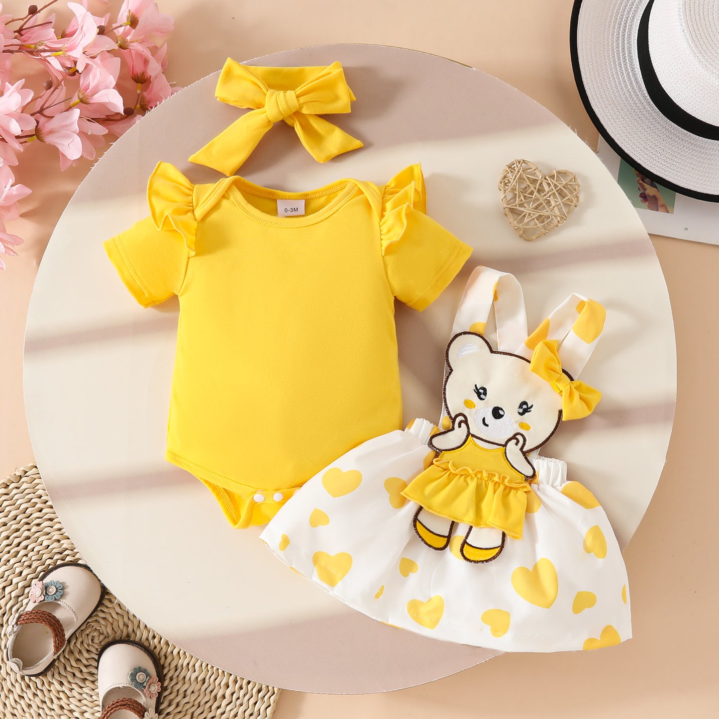 Sweet and cute cartoon bear love baby girl solid color short-sleeved top suspender skirt hairband summer skirt suit